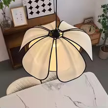 Drewniana lampa wisząca w kształcie grzyba