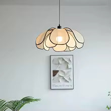 Drewniana lampa wisząca w kształcie grzyba