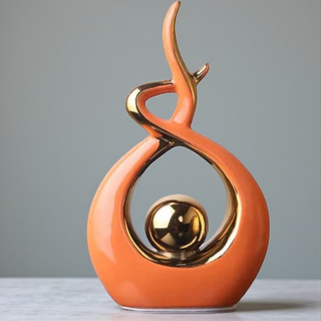 Abstrakcyjna figura z złotymi detalami - M (17 x 6 x 27cm)