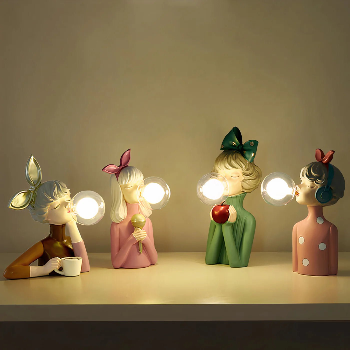 Dekoracyjna Lampa Stołowa z Figurkami - Lily