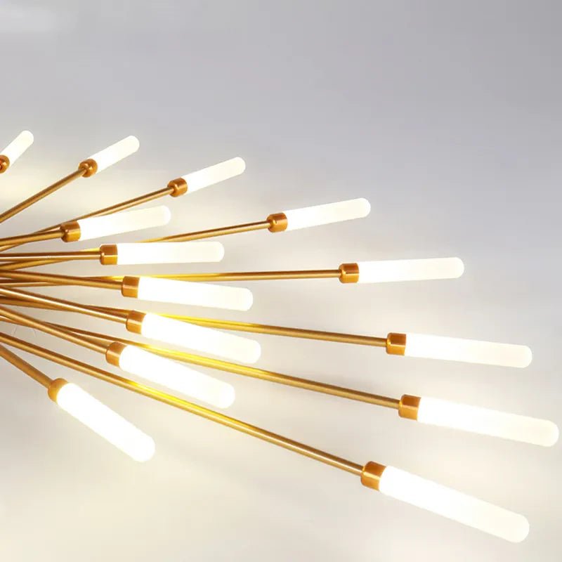 Duża lampa sufitowa o promiennym designie - Złoty