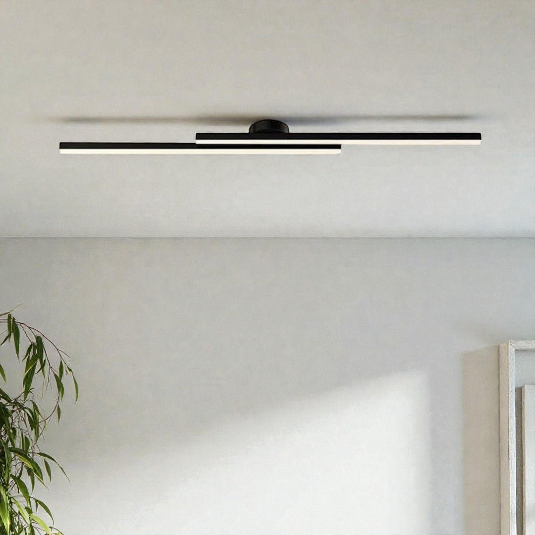 Lampa sufitowa z liniową obudową i centralnym mocowaniem - Czarny