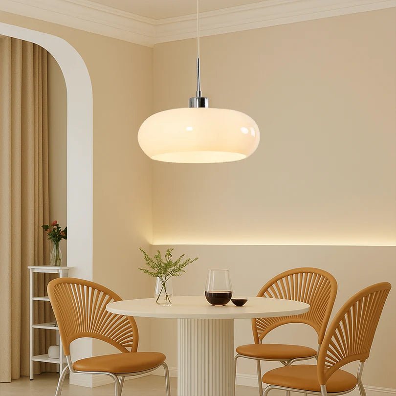 Lampa Sufitowa ze Szklanym Kloszem i Metalową Podstawą - Biały
