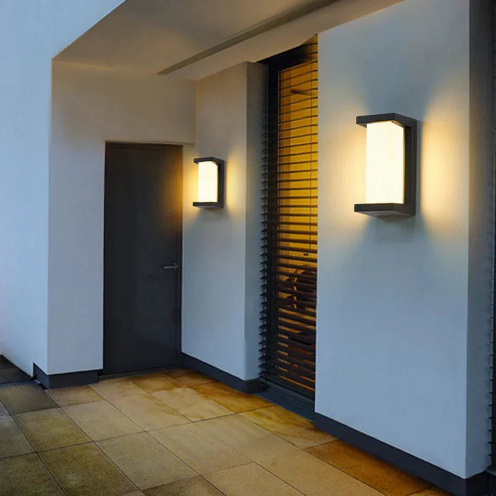 Lampa zewnętrzna z czujnikiem ruchu z aluminium - B