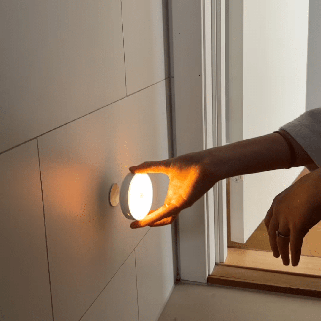 Lampka nocna z czujnikiem ruchu -