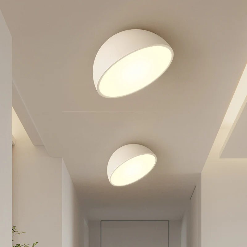 Metalowa lampa sufitowa z ciepłym białym światłem - Biały
