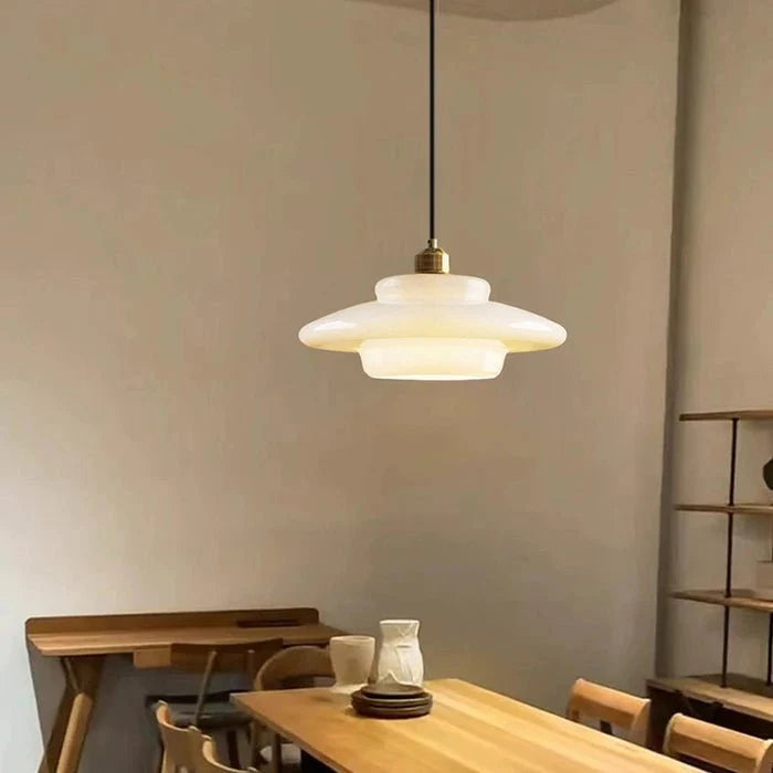 Szklana Lampa Wisząca – Okrągła w Białym Wykończeniu