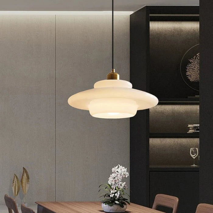 Szklana Lampa Wisząca – Okrągła w Białym Wykończeniu