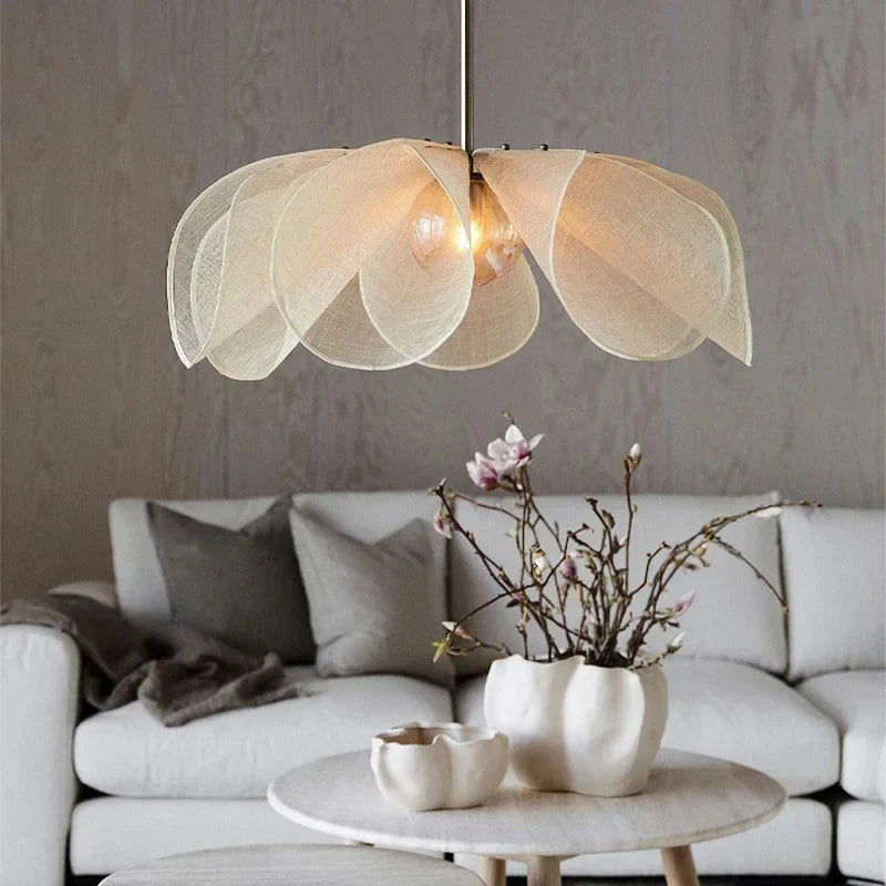 Lampa wisząca z tkaniny i metalu