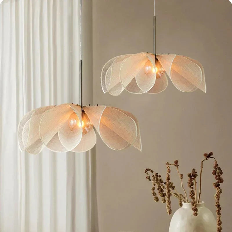 Lampa wisząca z tkaniny i metalu