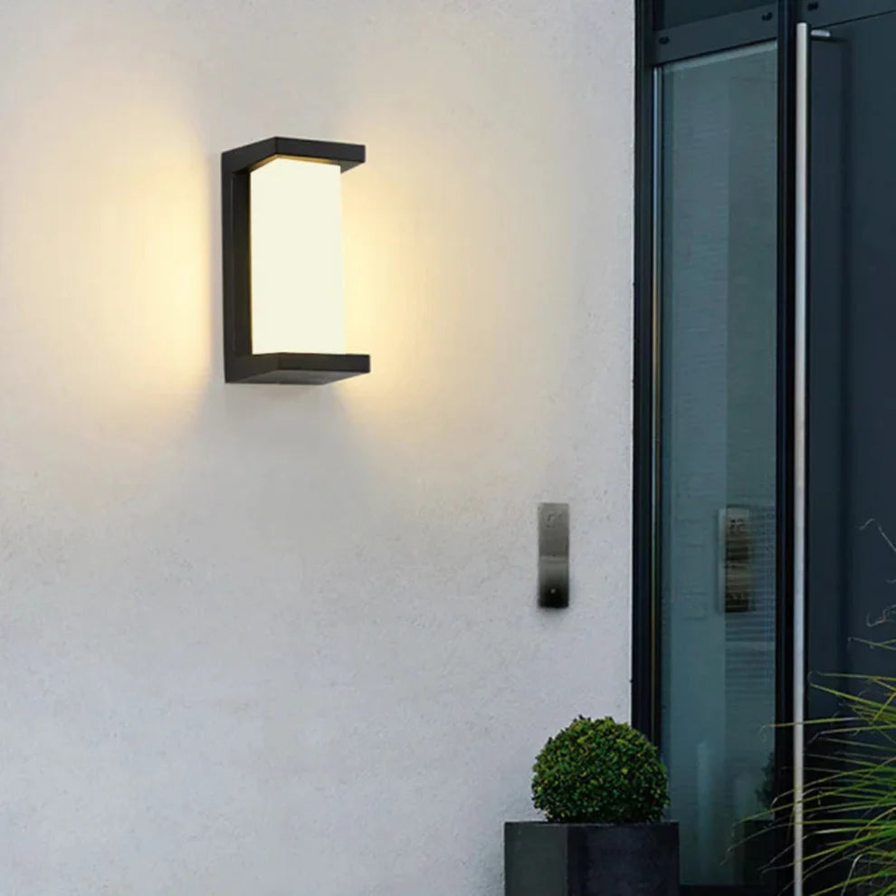 Lampa zewnętrzna z czujnikiem ruchu z aluminium