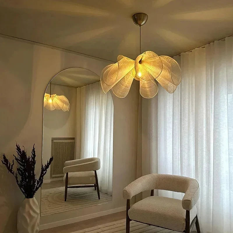 Lampa wisząca z tkaniny i metalu