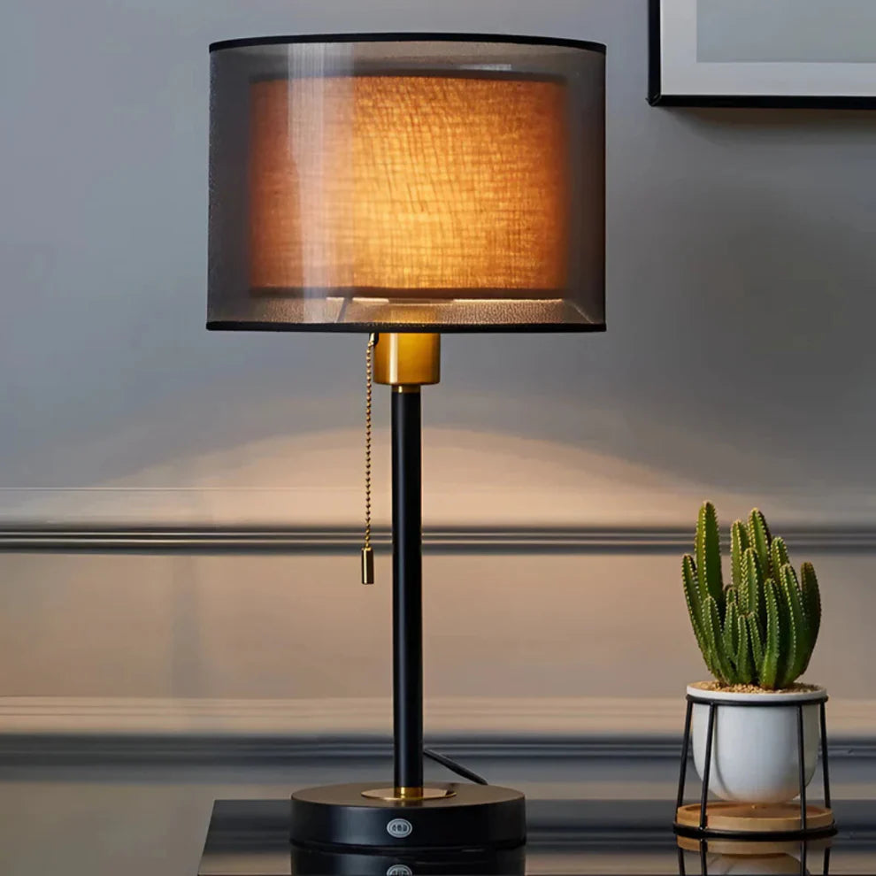 Lampa stołowa z metalu i tkaniny