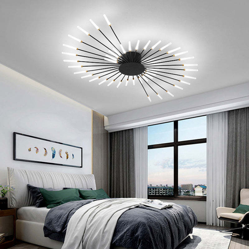Duża lampa sufitowa o promiennym designie