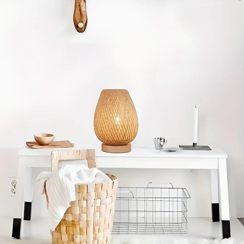 Lampa stołowa z bambusa z naturalnym splotem