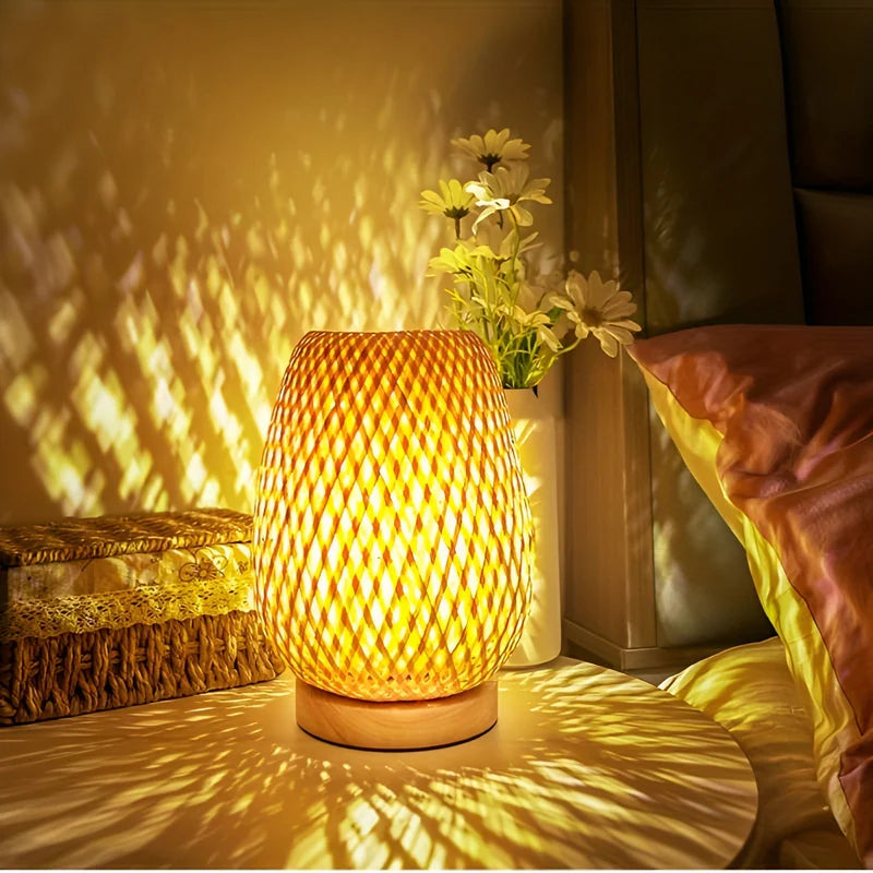 Lampa stołowa z bambusa z naturalnym splotem