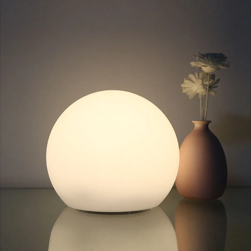 Lampa stołowa LED w kształcie kuli