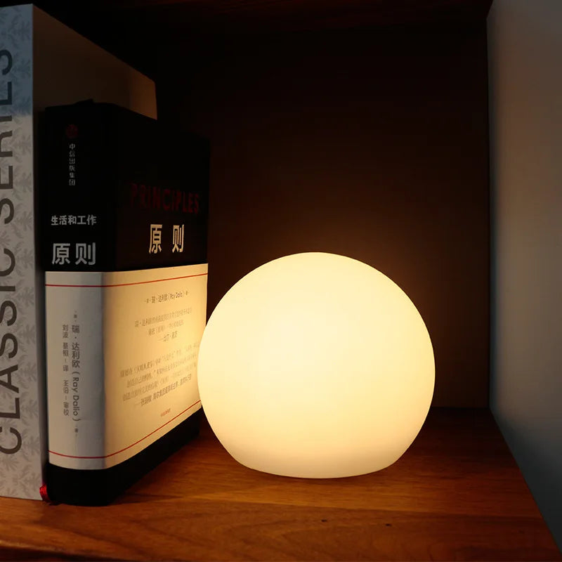 Lampa stołowa LED w kształcie kuli