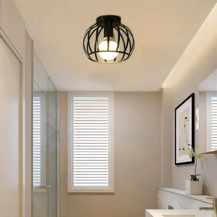 Lampa sufitowa industrialna z metalową klatką