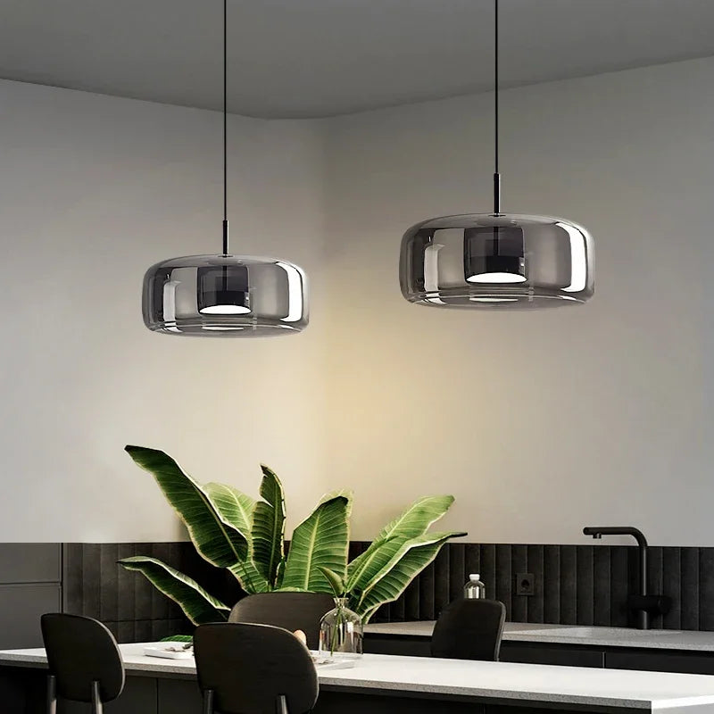Szklana lampa sufitowa z okrągłym kloszem