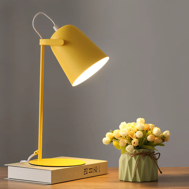 Lampa stołowa w stylu makaronowym