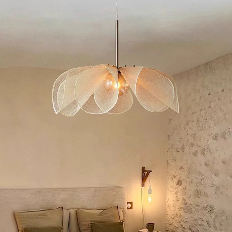 Lampa wisząca z tkaniny i metalu