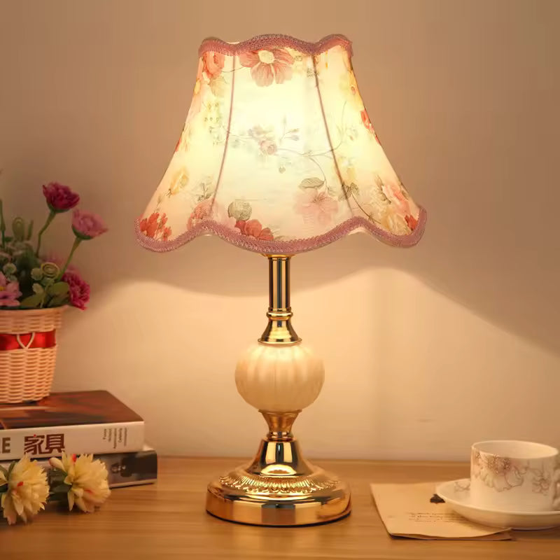 Lampa stołowa o klasycznym designie