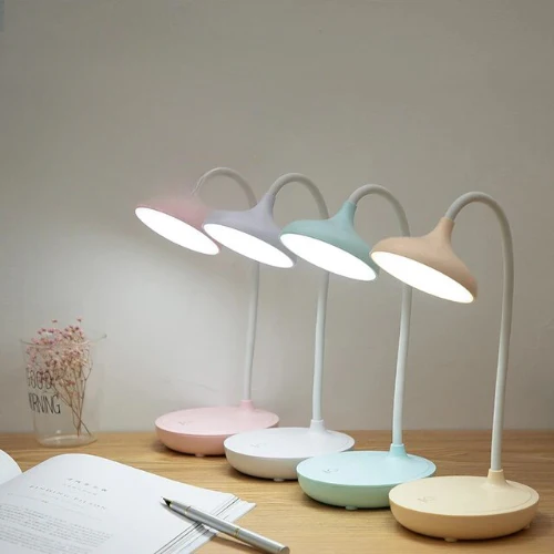 Lampa biurkowa z funkcją ładowania USB