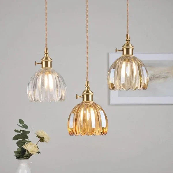 Lampa wisząca szklana w kształcie kwiatu