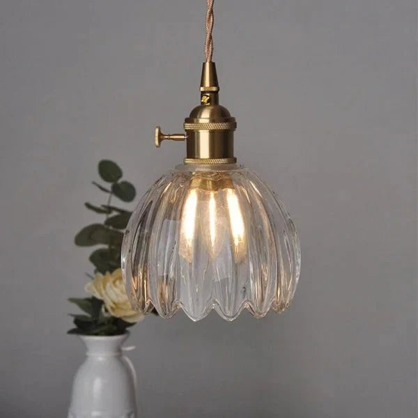 Lampa wisząca szklana w kształcie kwiatu