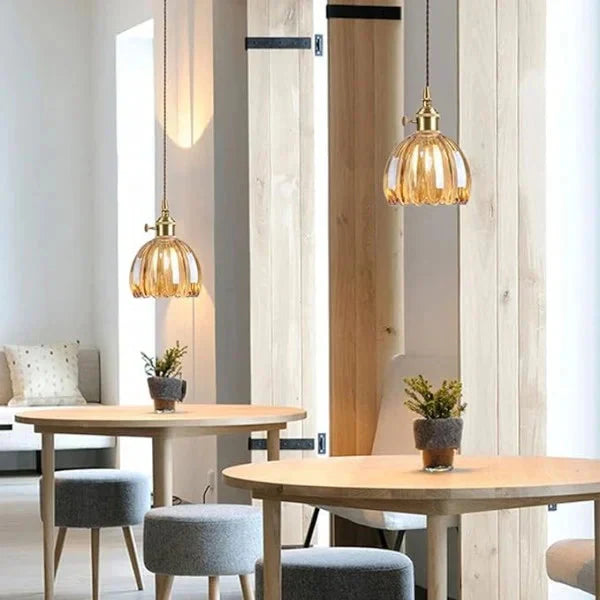 Lampa wisząca szklana w kształcie kwiatu