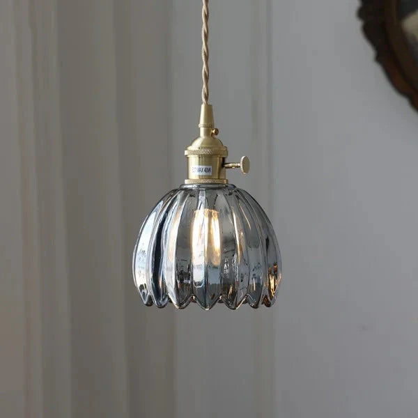 Lampa wisząca szklana w kształcie kwiatu