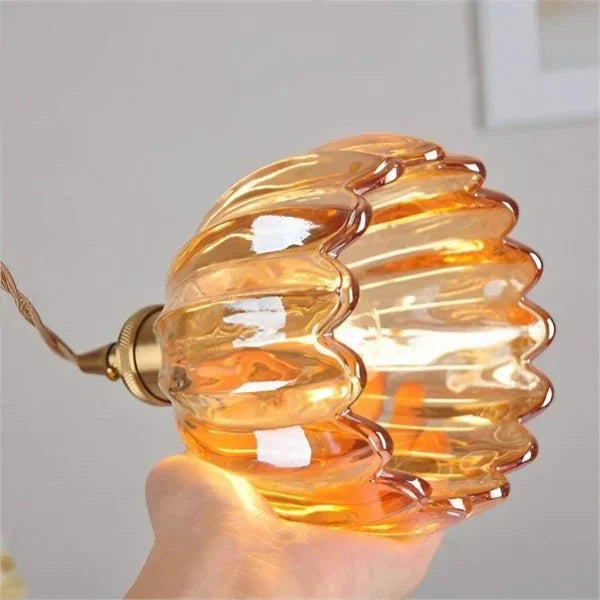 Lampa wisząca szklana w kształcie kwiatu