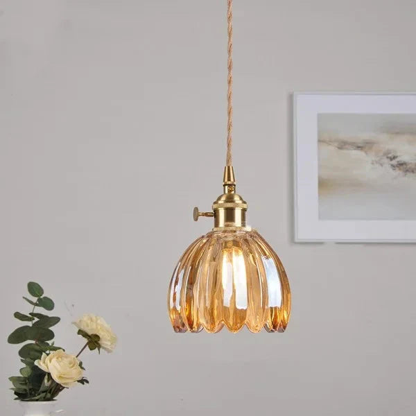 Lampa wisząca szklana w kształcie kwiatu