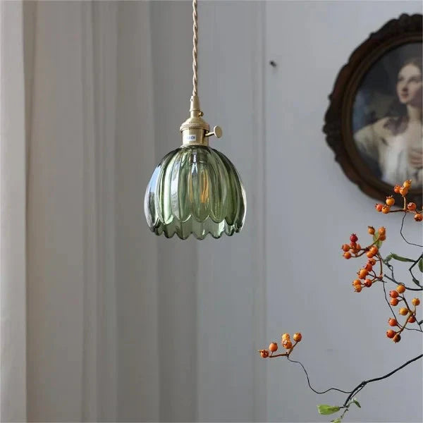 Lampa wisząca szklana w kształcie kwiatu