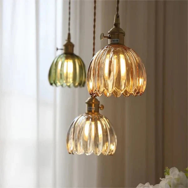 Lampa wisząca szklana w kształcie kwiatu