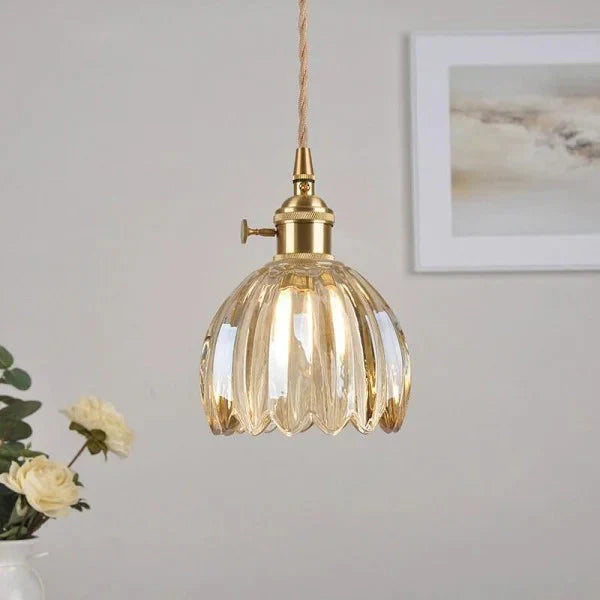 Lampa wisząca szklana w kształcie kwiatu