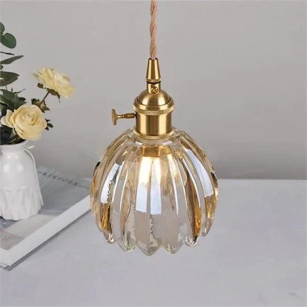 Lampa wisząca szklana w kształcie kwiatu