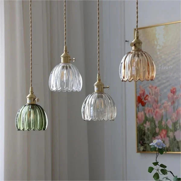 Lampa wisząca szklana w kształcie kwiatu