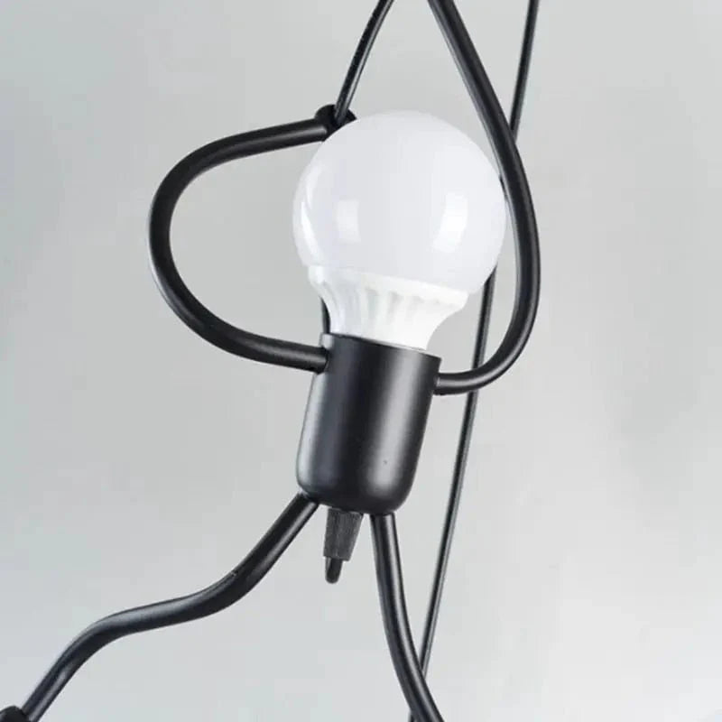 Lampa wisząca w kształcie postaci