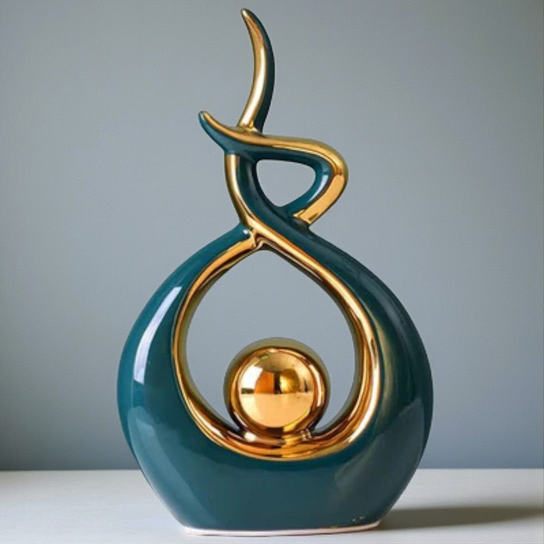 Abstrakcyjna figura z złotymi detalami - M (17 x 6 x 27cm)