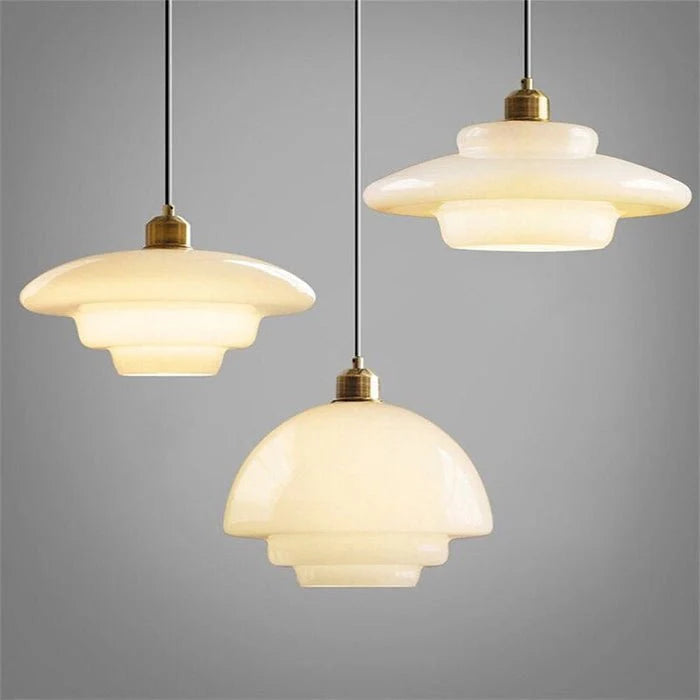 Szklana Lampa Wisząca – Okrągła w Białym Wykończeniu