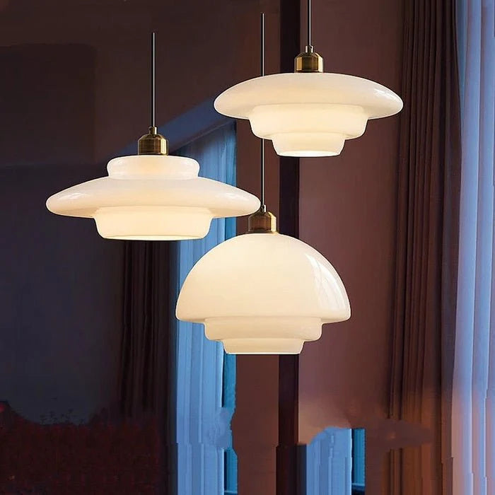 Szklana Lampa Wisząca – Okrągła w Białym Wykończeniu
