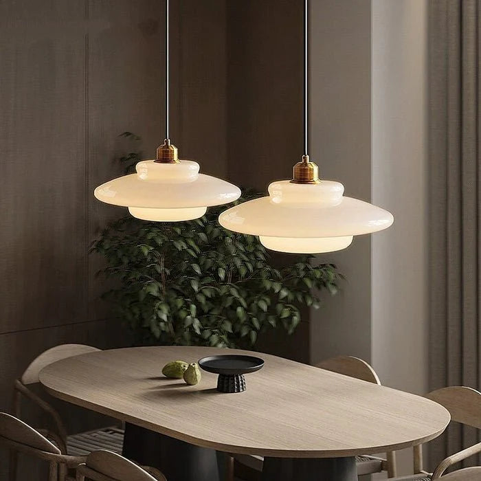 Szklana Lampa Wisząca – Okrągła w Białym Wykończeniu
