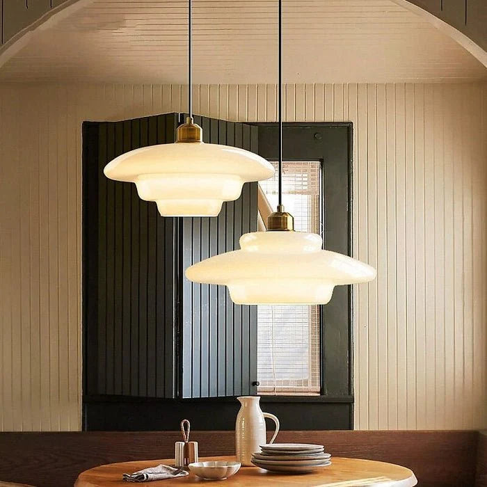 Szklana Lampa Wisząca – Okrągła w Białym Wykończeniu
