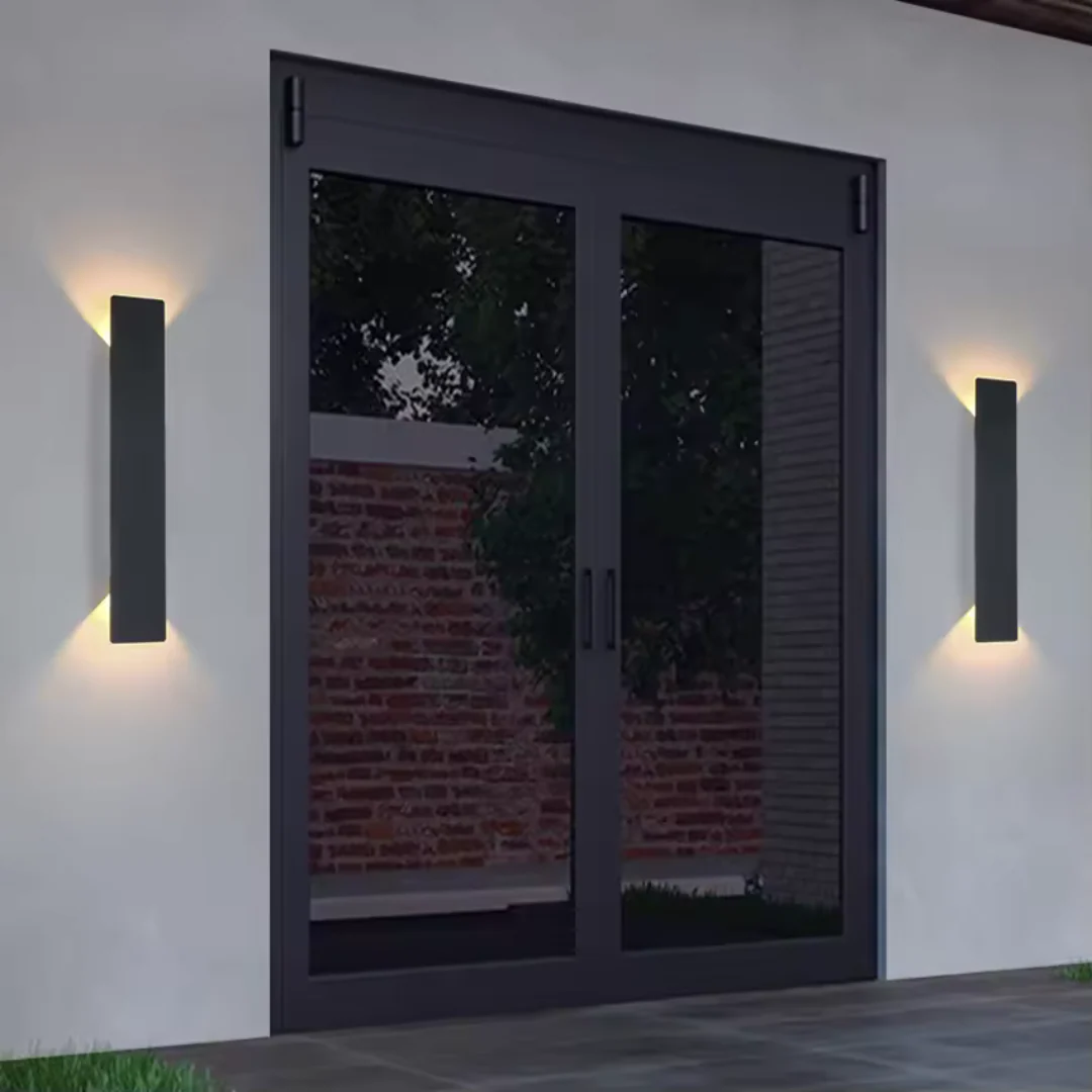 Aluminiowa lampa ścienna zewnętrzna – LED – Nowoczesny design