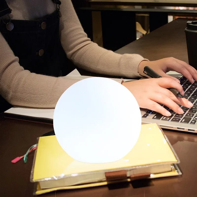 Lampa stołowa LED w kształcie kuli - L: średnica 20 cm
