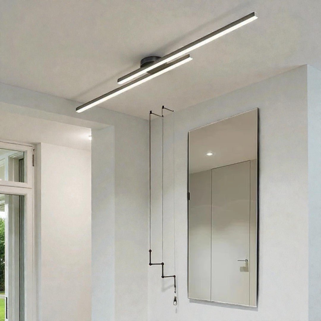 Lampa sufitowa z liniową obudową i centralnym mocowaniem - Czarny