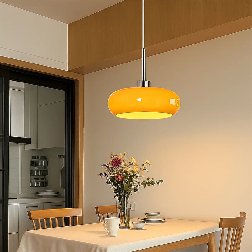Lampa Sufitowa ze Szklanym Kloszem i Metalową Podstawą - Biały
