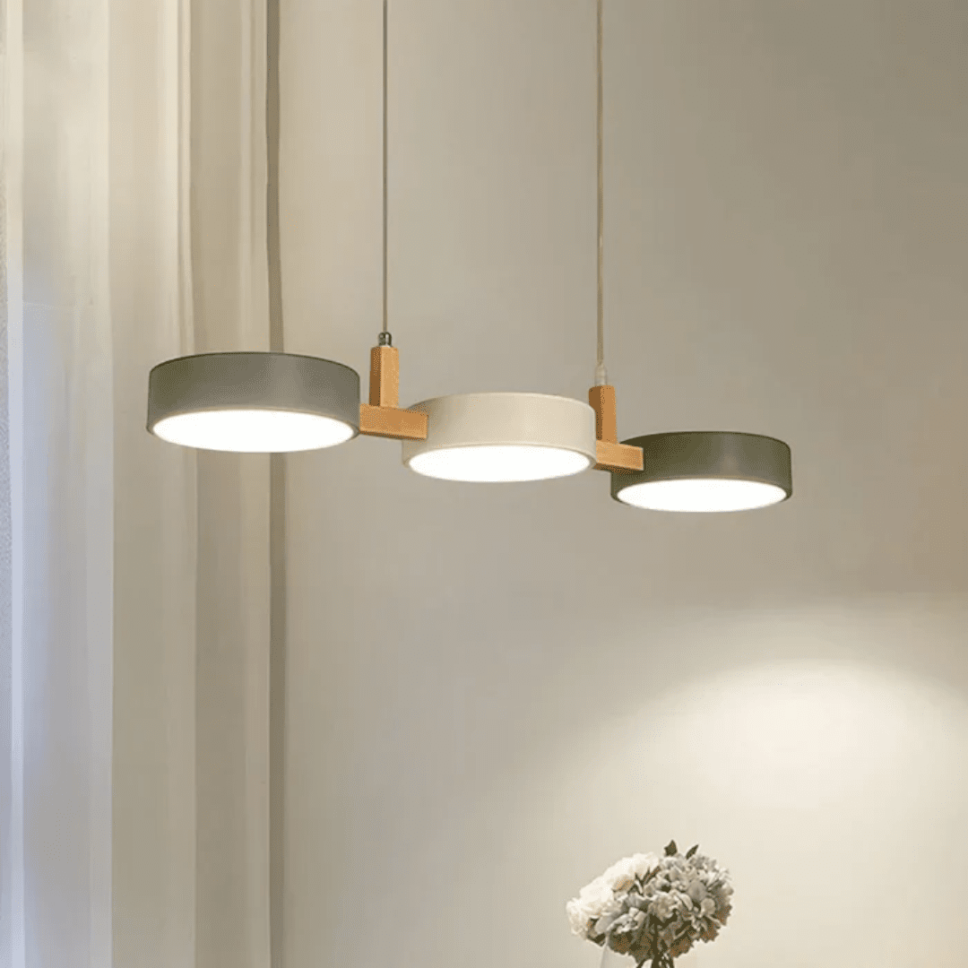 Lampa wisząca z metalową konstrukcją i drewnianym elementem - Zielony